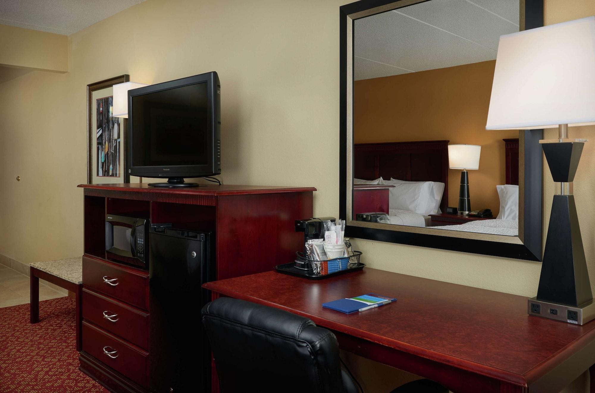 Hotel Hampton Newport News-yorktown 3*